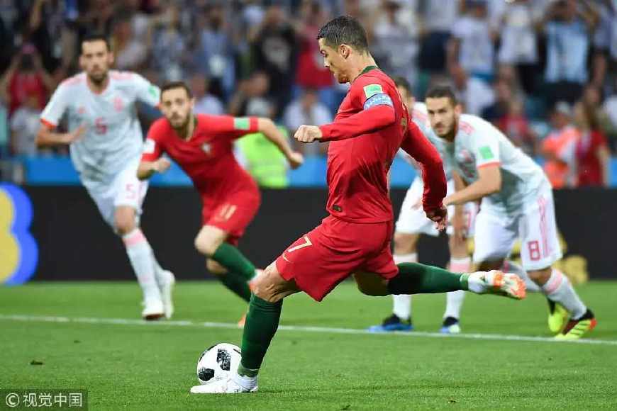  卢顿镇,小镇奇迹续写新篇,帽子戏法制造者横空出世